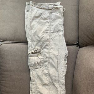 Gap Khaki capris, draw string at the calf of your leg. excellent condition
